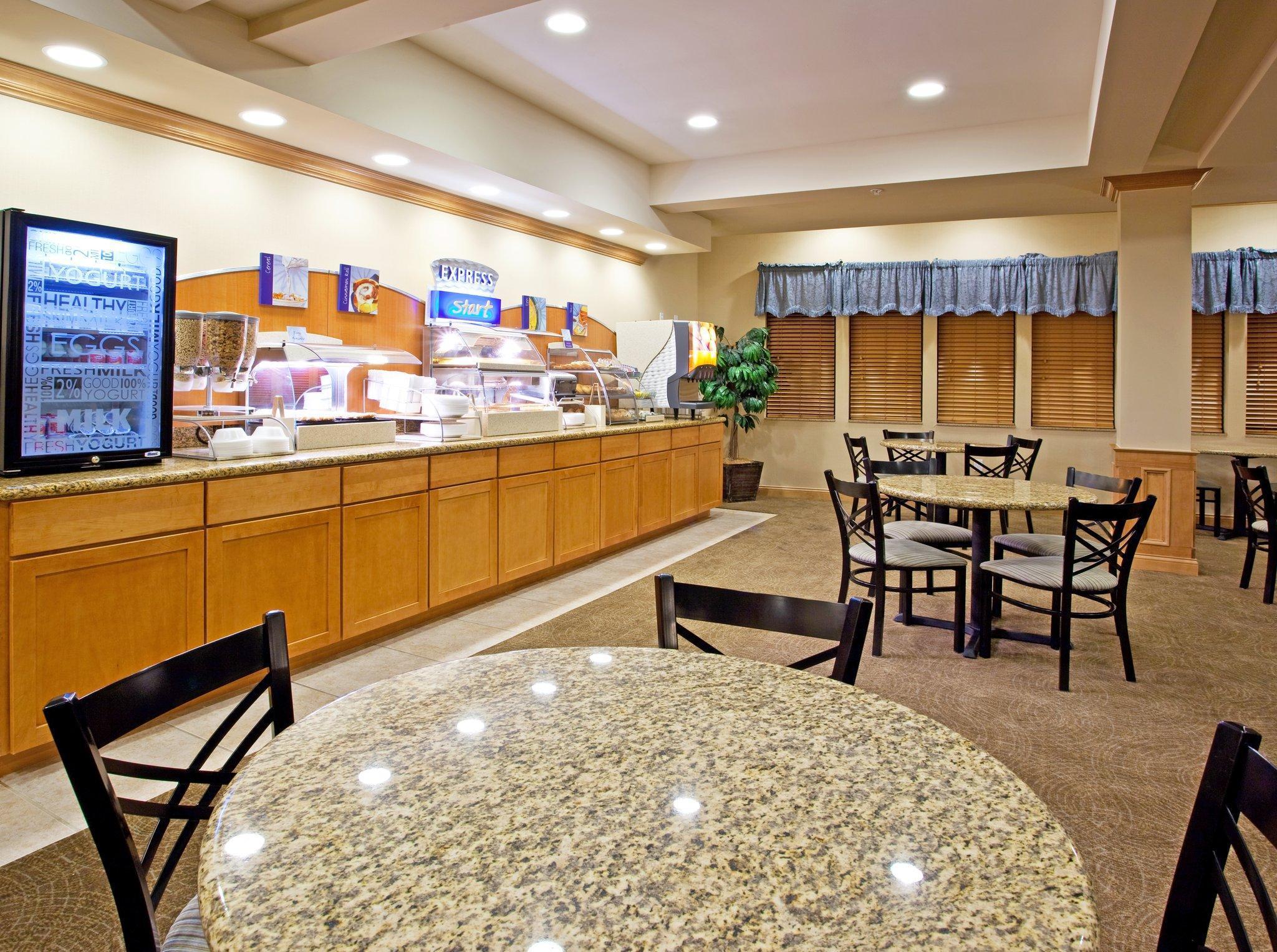 Holiday Inn Express Hotel & Suites Chesterfield - Selfridge Area By Ihg מראה חיצוני תמונה