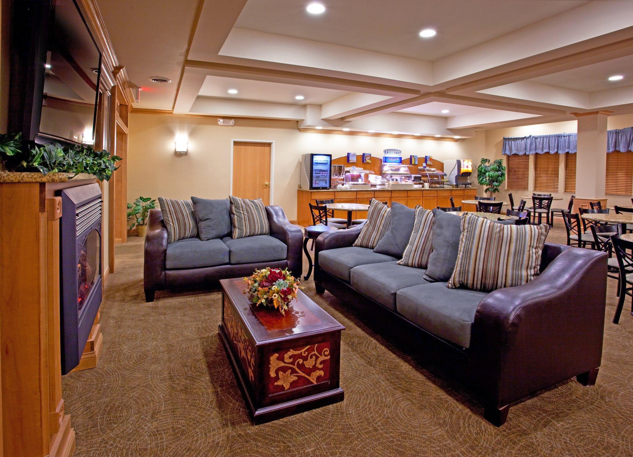 Holiday Inn Express Hotel & Suites Chesterfield - Selfridge Area By Ihg מראה חיצוני תמונה